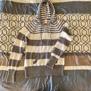 Hooded long sleeve shirt